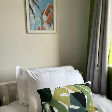 2 Bed Central Cardiff Apartment - Sleeps Five! Екстериор снимка